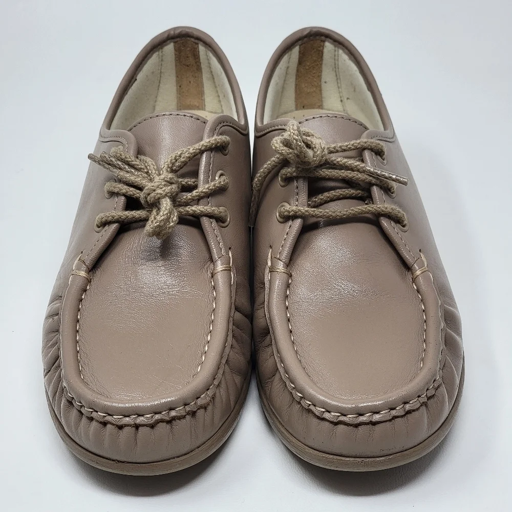 SAS Siesta Moc Toe Women's Size 9 Handsewn Leather Comfort Lace Up Walking Shoes